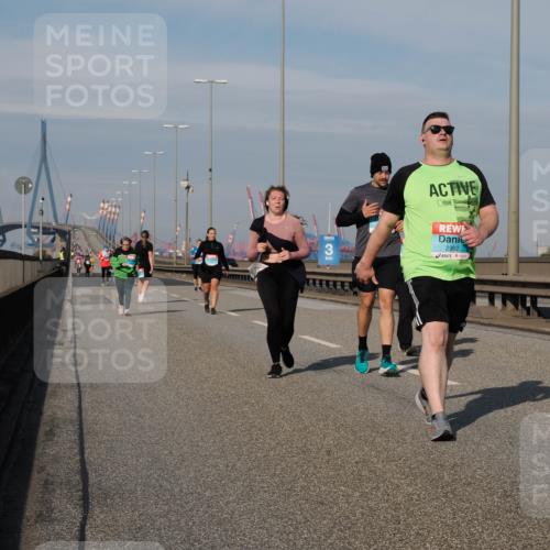 03.10.2025 - Köhlbrandbrückenlauf Fabian Wolf http://msf.ph/oto/9085320 03.10.2025 10:20:22 Position 3 3, 8225, 2992 meine-sportfotos.de