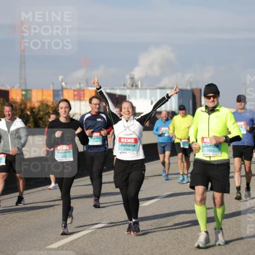 03.10.2025 - Köhlbrandbrückenlauf Jannik Wohlers http://msf.ph/oto/9085325 03.10.2025 10:07:25 Position 3 2289, 2356, 1904 meine-sportfotos.de
