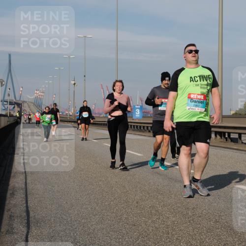 03.10.2025 - Köhlbrandbrückenlauf Fabian Wolf http://msf.ph/oto/9085333 03.10.2025 10:20:22 Position 3 3, 27, 2992 meine-sportfotos.de