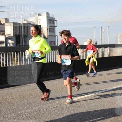 03.10.2025 - Köhlbrandbrückenlauf Lena Gebhardt http://msf.ph/oto/9085338 03.10.2025 10:05:29 Position 2 2245 meine-sportfotos.de