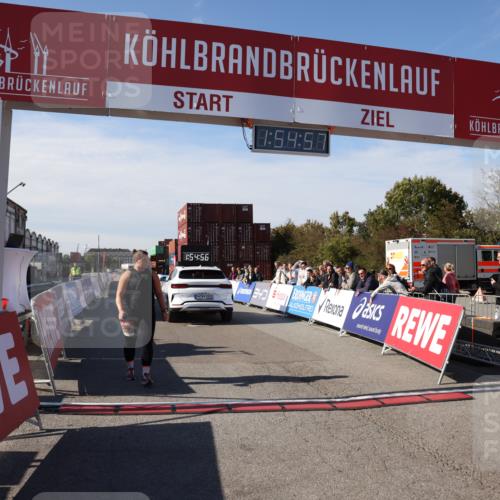 03.10.2025 - Köhlbrandbrückenlauf Lena Gebhardt http://msf.ph/oto/9085370 03.10.2025 13:54:56 Ziel 5545 meine-sportfotos.de