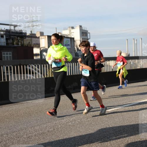 03.10.2025 - Köhlbrandbrückenlauf Lena Gebhardt http://msf.ph/oto/9085371 03.10.2025 10:05:29 Position 2 244, 2245 meine-sportfotos.de