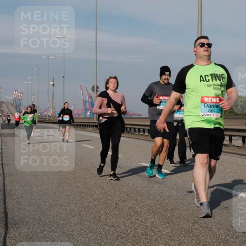 03.10.2025 - Köhlbrandbrückenlauf Fabian Wolf http://msf.ph/oto/9085376 03.10.2025 10:20:23 Position 3 227, 2486, 2992 meine-sportfotos.de