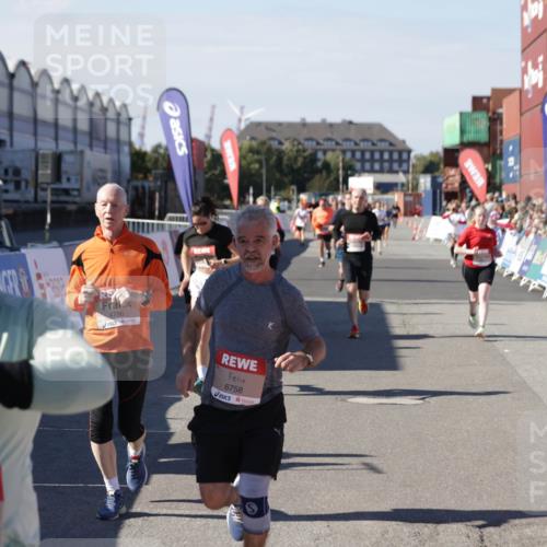 03.10.2025 - Köhlbrandbrückenlauf Jannik Wohlers http://msf.ph/oto/9085377 03.10.2025 13:18:37 Ziel 4154, 4280, 4606, 4796, 4812, 4819, 4826, 4882, 5115, 5178, 5192, 6084, 6429, 6500, 6596, 6700, 6758 meine-sportfotos.de