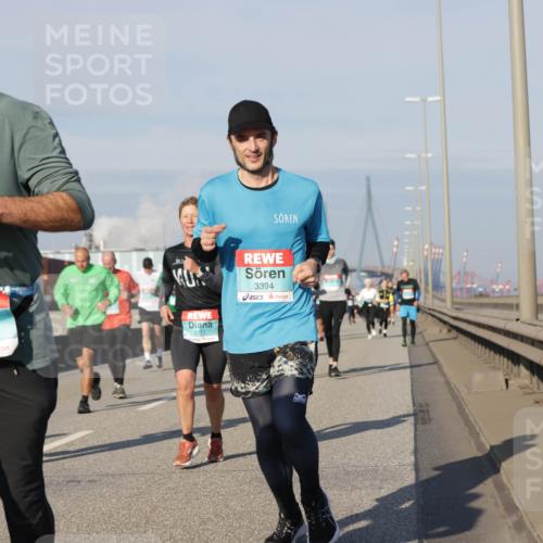 03.10.2025 - Köhlbrandbrückenlauf Jannik Wohlers http://msf.ph/oto/9085380 03.10.2025 09:56:49 Position 3 2799, 3394 meine-sportfotos.de