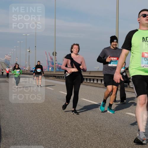 03.10.2025 - Köhlbrandbrückenlauf Fabian Wolf http://msf.ph/oto/9085403 03.10.2025 10:20:23 Position 3 2277, 2992 meine-sportfotos.de