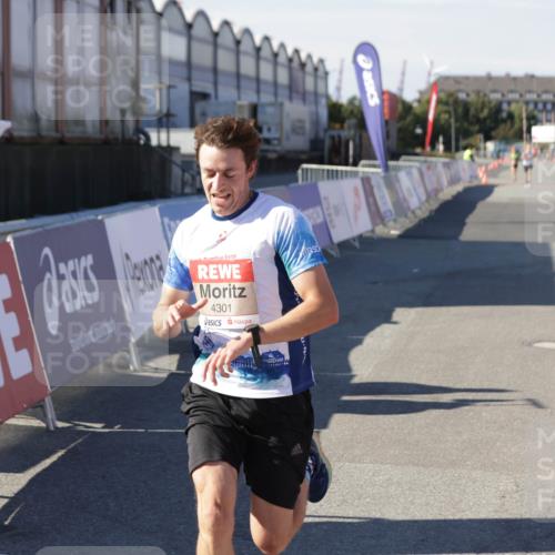 03.10.2025 - Köhlbrandbrückenlauf Jannik Wohlers http://msf.ph/oto/9085411 03.10.2025 12:52:19 Ziel 4301 meine-sportfotos.de