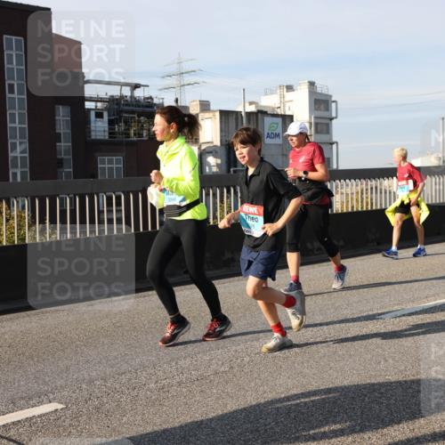 03.10.2025 - Köhlbrandbrückenlauf Lena Gebhardt http://msf.ph/oto/9085418 03.10.2025 10:05:29 Position 2 2244, 245 meine-sportfotos.de