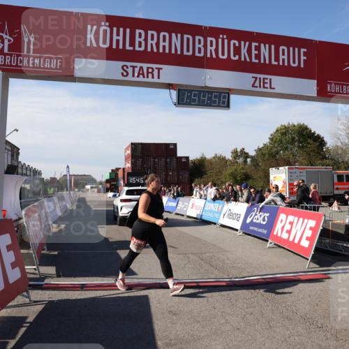 03.10.2025 - Köhlbrandbrückenlauf Lena Gebhardt http://msf.ph/oto/9085423 03.10.2025 13:54:58 Ziel 5545 meine-sportfotos.de