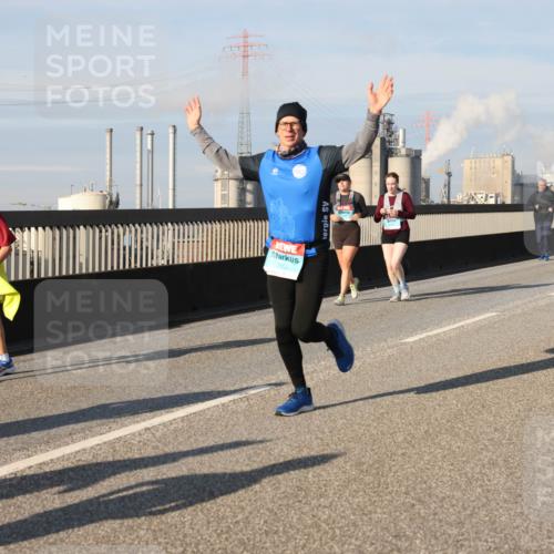 03.10.2025 - Köhlbrandbrückenlauf Lena Gebhardt http://msf.ph/oto/9085428 03.10.2025 10:05:29 Position 2  meine-sportfotos.de