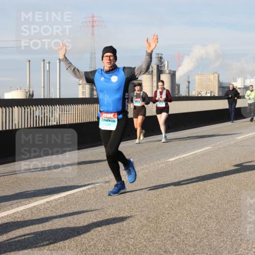 03.10.2025 - Köhlbrandbrückenlauf Lena Gebhardt http://msf.ph/oto/9085433 03.10.2025 10:05:29 Position 2  meine-sportfotos.de