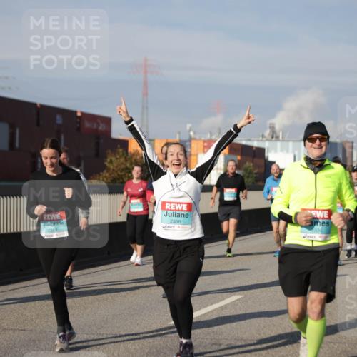 03.10.2025 - Köhlbrandbrückenlauf Jannik Wohlers http://msf.ph/oto/9085435 03.10.2025 10:07:27 Position 3 2289, 2356, 1904 meine-sportfotos.de