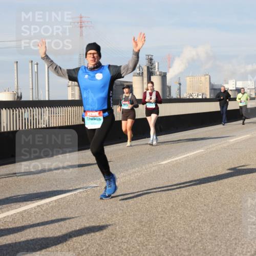 03.10.2025 - Köhlbrandbrückenlauf Lena Gebhardt http://msf.ph/oto/9085440 03.10.2025 10:05:29 Position 2  meine-sportfotos.de