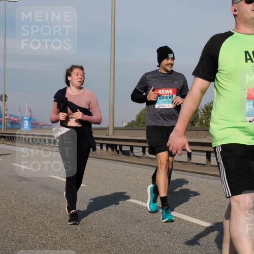 03.10.2025 - Köhlbrandbrückenlauf Fabian Wolf http://msf.ph/oto/9085449 03.10.2025 10:20:24 Position 3 3, 2277, 2992 meine-sportfotos.de