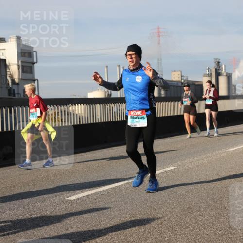03.10.2025 - Köhlbrandbrückenlauf Lena Gebhardt http://msf.ph/oto/9085450 03.10.2025 10:05:30 Position 2 2952 meine-sportfotos.de