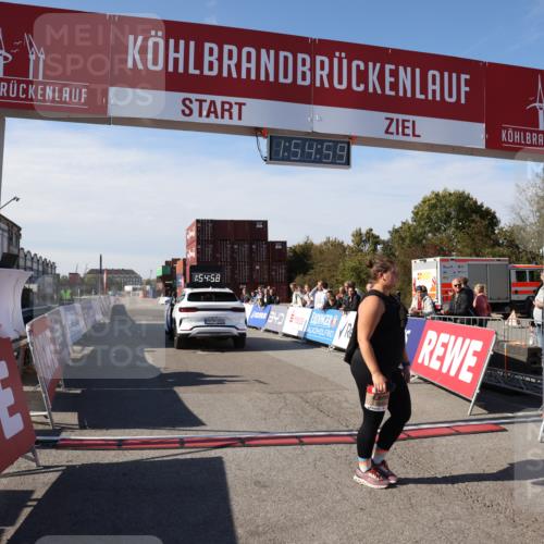 03.10.2025 - Köhlbrandbrückenlauf Lena Gebhardt http://msf.ph/oto/9085456 03.10.2025 13:54:58 Ziel 5545 meine-sportfotos.de