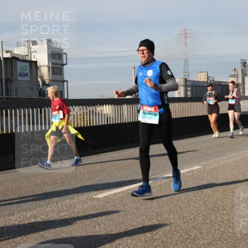 03.10.2025 - Köhlbrandbrückenlauf Lena Gebhardt http://msf.ph/oto/9085466 03.10.2025 10:05:30 Position 2  meine-sportfotos.de