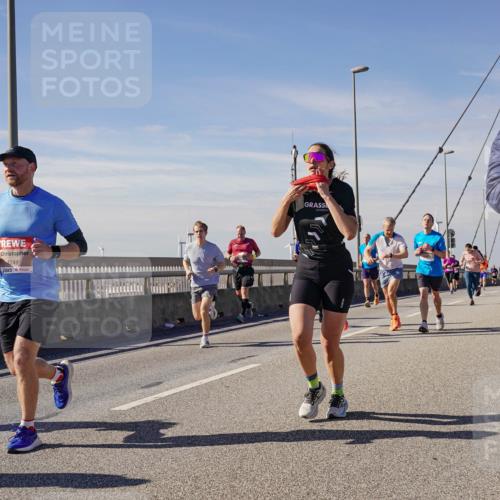 03.10.2025 - Köhlbrandbrückenlauf Michael Burmester http://msf.ph/oto/9085474 03.10.2025 12:43:05 Position 2 4249 meine-sportfotos.de