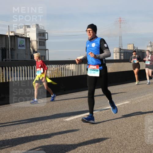 03.10.2025 - Köhlbrandbrückenlauf Lena Gebhardt http://msf.ph/oto/9085478 03.10.2025 10:05:30 Position 2  meine-sportfotos.de
