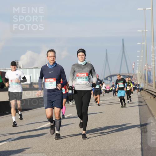 03.10.2025 - Köhlbrandbrückenlauf Jannik Wohlers http://msf.ph/oto/9085482 03.10.2025 09:56:52 Position 3 3186, 2, 1439, 1438 meine-sportfotos.de