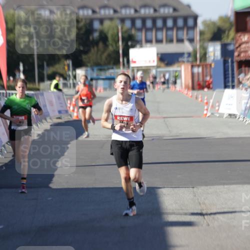 03.10.2025 - Köhlbrandbrückenlauf Jannik Wohlers http://msf.ph/oto/9085486 03.10.2025 12:52:32 Ziel 6087, 6625 meine-sportfotos.de