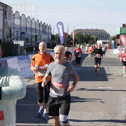 03.10.2025 - Köhlbrandbrückenlauf Jannik Wohlers http://msf.ph/oto/9085495 03.10.2025 13:18:37 Ziel 4154, 4280, 4606, 4796, 4812, 4819, 4826, 4882, 5115, 5178, 5192, 6084, 6429, 6500, 6596, 6700, 6758 meine-sportfotos.de