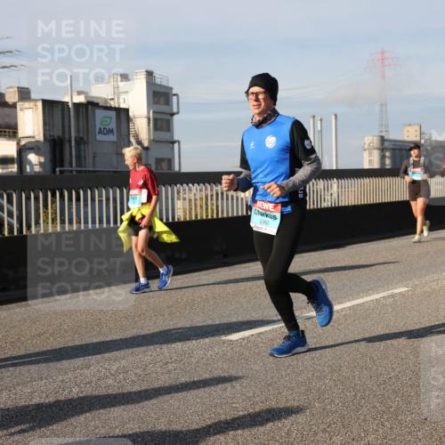 03.10.2025 - Köhlbrandbrückenlauf Lena Gebhardt http://msf.ph/oto/9085497 03.10.2025 10:05:30 Position 2 2952 meine-sportfotos.de