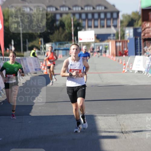 03.10.2025 - Köhlbrandbrückenlauf Jannik Wohlers http://msf.ph/oto/9085503 03.10.2025 12:52:32 Ziel 6087, 6625 meine-sportfotos.de