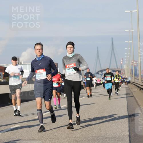 03.10.2025 - Köhlbrandbrückenlauf Jannik Wohlers http://msf.ph/oto/9085506 03.10.2025 09:56:52 Position 3 3186, 1439, 1438 meine-sportfotos.de