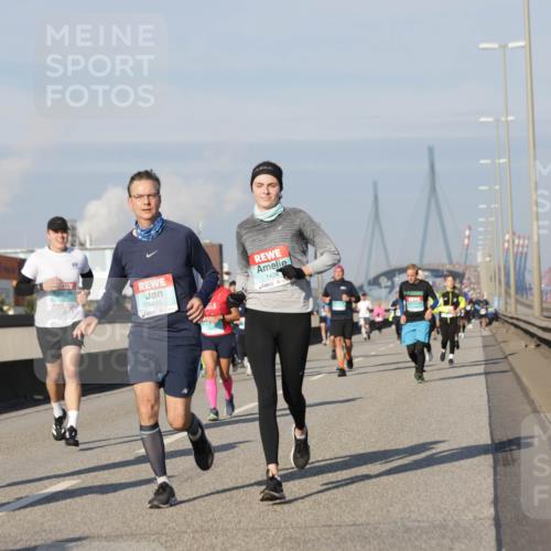 03.10.2025 - Köhlbrandbrückenlauf Jannik Wohlers http://msf.ph/oto/9085512 03.10.2025 09:56:52 Position 3 1745, 3186, 1439, 1438 meine-sportfotos.de