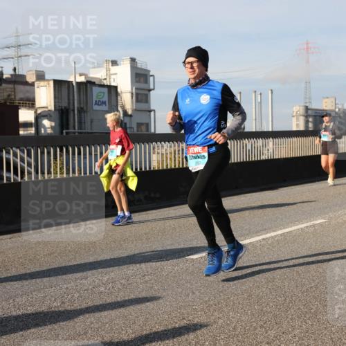03.10.2025 - Köhlbrandbrückenlauf Lena Gebhardt http://msf.ph/oto/9085519 03.10.2025 10:05:30 Position 2 1952 meine-sportfotos.de