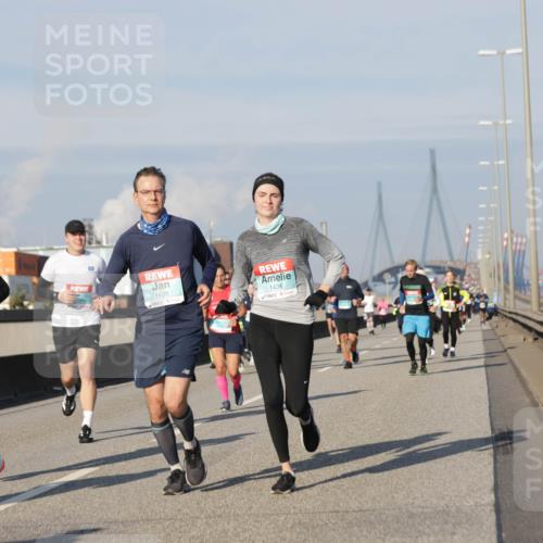 03.10.2025 - Köhlbrandbrückenlauf Jannik Wohlers http://msf.ph/oto/9085521 03.10.2025 09:56:52 Position 3 3186, 1439, 1438 meine-sportfotos.de