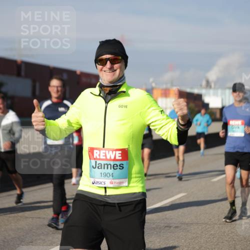 03.10.2025 - Köhlbrandbrückenlauf Jannik Wohlers http://msf.ph/oto/9085523 03.10.2025 10:07:28 Position 3 56, 1904 meine-sportfotos.de