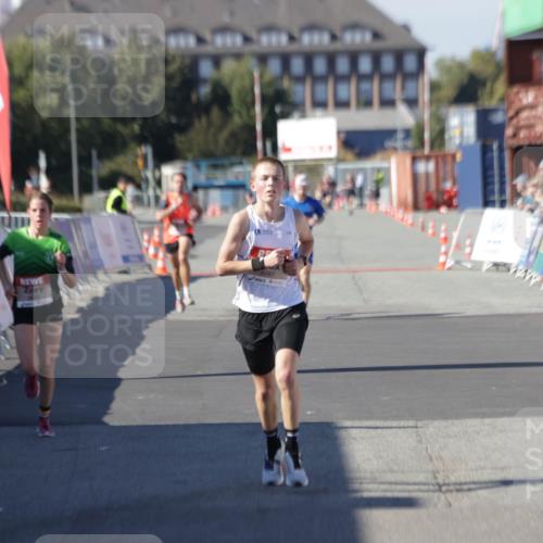 03.10.2025 - Köhlbrandbrückenlauf Jannik Wohlers http://msf.ph/oto/9085524 03.10.2025 12:52:32 Ziel 6087, 6625 meine-sportfotos.de
