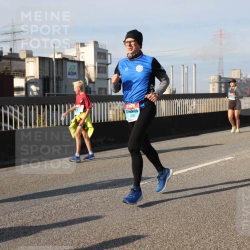 03.10.2025 - Köhlbrandbrückenlauf Lena Gebhardt http://msf.ph/oto/9085527 03.10.2025 10:05:30 Position 2 2952 meine-sportfotos.de
