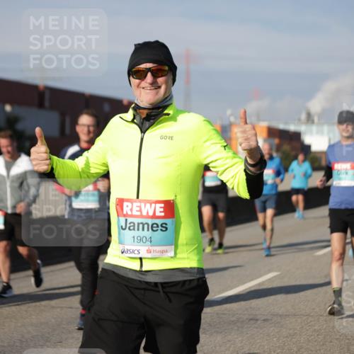 03.10.2025 - Köhlbrandbrückenlauf Jannik Wohlers http://msf.ph/oto/9085533 03.10.2025 10:07:28 Position 3 1904 meine-sportfotos.de