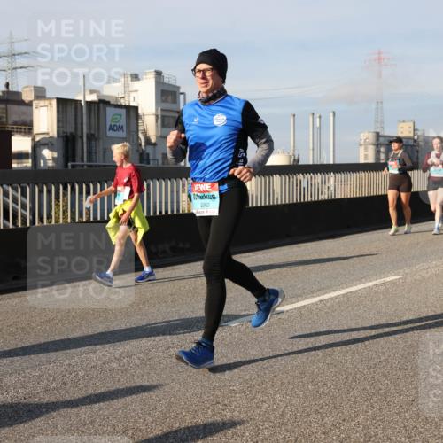 03.10.2025 - Köhlbrandbrückenlauf Lena Gebhardt http://msf.ph/oto/9085536 03.10.2025 10:05:30 Position 2 2952 meine-sportfotos.de