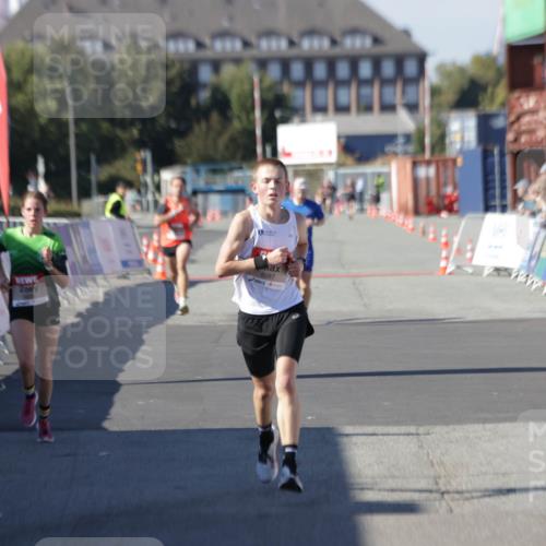 03.10.2025 - Köhlbrandbrückenlauf Jannik Wohlers http://msf.ph/oto/9085545 03.10.2025 12:52:32 Ziel 6087, 6625 meine-sportfotos.de