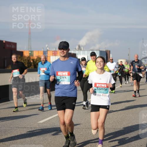 03.10.2025 - Köhlbrandbrückenlauf Jannik Wohlers http://msf.ph/oto/9085548 03.10.2025 10:07:29 Position 3 1652, 1653 meine-sportfotos.de