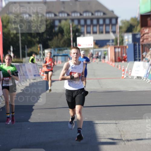 03.10.2025 - Köhlbrandbrückenlauf Jannik Wohlers http://msf.ph/oto/9085556 03.10.2025 12:52:32 Ziel 6087, 6625 meine-sportfotos.de