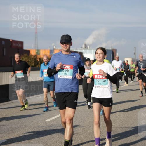 03.10.2025 - Köhlbrandbrückenlauf Jannik Wohlers http://msf.ph/oto/9085562 03.10.2025 10:07:29 Position 3 1652, 1653 meine-sportfotos.de