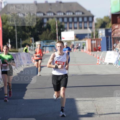 03.10.2025 - Köhlbrandbrückenlauf Jannik Wohlers http://msf.ph/oto/9085569 03.10.2025 12:52:32 Ziel 6087, 6625 meine-sportfotos.de