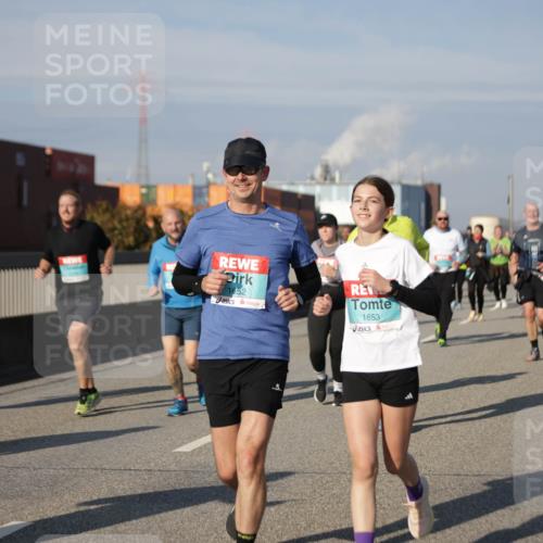 03.10.2025 - Köhlbrandbrückenlauf Jannik Wohlers http://msf.ph/oto/9085571 03.10.2025 10:07:29 Position 3 1652, 1653 meine-sportfotos.de