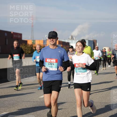 03.10.2025 - Köhlbrandbrückenlauf Jannik Wohlers http://msf.ph/oto/9085578 03.10.2025 10:07:30 Position 3 1652, 1653 meine-sportfotos.de