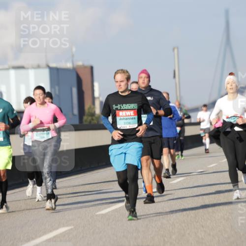 03.10.2025 - Köhlbrandbrückenlauf Jannik Wohlers http://msf.ph/oto/9085580 03.10.2025 09:56:56 Position 3 21, 25, 3156 meine-sportfotos.de