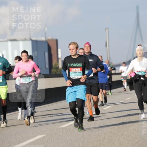 03.10.2025 - Köhlbrandbrückenlauf Jannik Wohlers http://msf.ph/oto/9085585 03.10.2025 09:56:56 Position 3 2125, 3549, 3156 meine-sportfotos.de