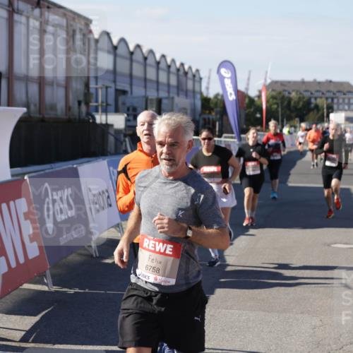 03.10.2025 - Köhlbrandbrückenlauf Jannik Wohlers http://msf.ph/oto/9085592 03.10.2025 13:18:37 Ziel 4154, 4280, 4606, 4796, 4812, 4819, 4826, 4882, 5115, 5178, 5192, 6084, 6429, 6500, 6596, 6700, 6758 meine-sportfotos.de
