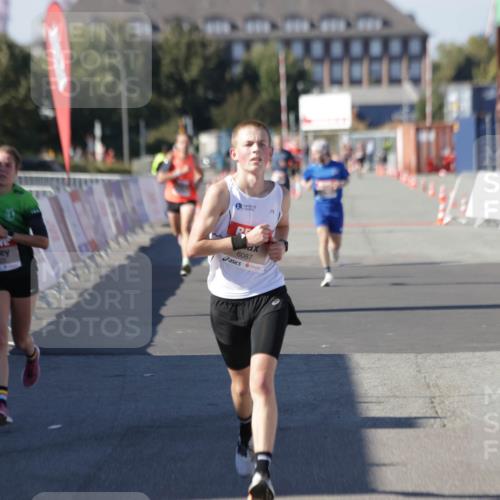 03.10.2025 - Köhlbrandbrückenlauf Jannik Wohlers http://msf.ph/oto/9085601 03.10.2025 12:52:33 Ziel 6087, 6625 meine-sportfotos.de