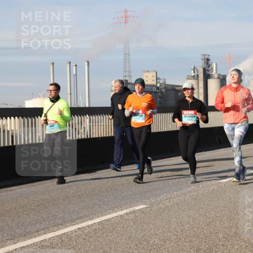 03.10.2025 - Köhlbrandbrückenlauf Lena Gebhardt http://msf.ph/oto/9085608 03.10.2025 10:05:36 Position 2 2618, 1756, 1425, 2 meine-sportfotos.de