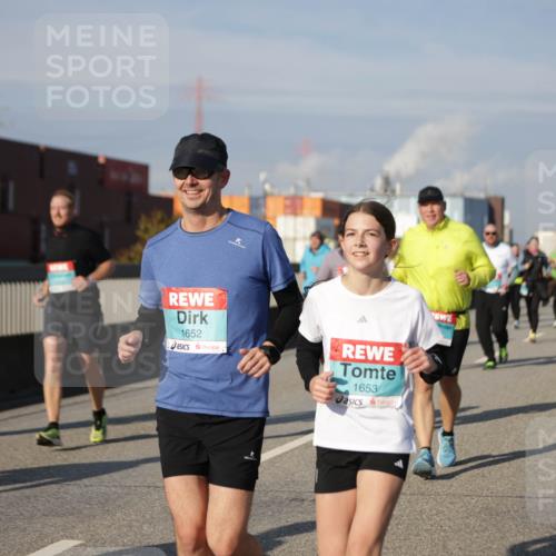03.10.2025 - Köhlbrandbrückenlauf Jannik Wohlers http://msf.ph/oto/9085611 03.10.2025 10:07:30 Position 3 1652, 1653 meine-sportfotos.de